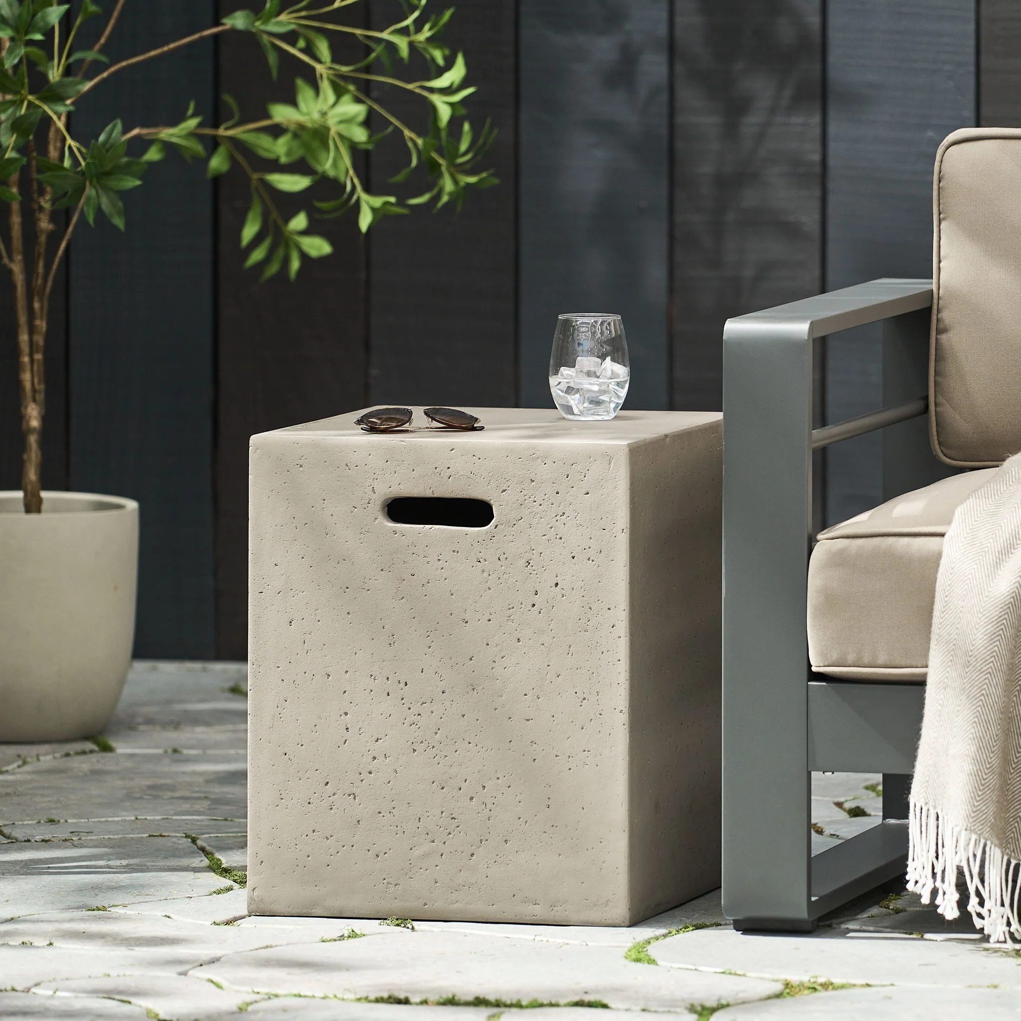 Modern Tank Holder Side Table With Smooth Concrete Surface - Image 5