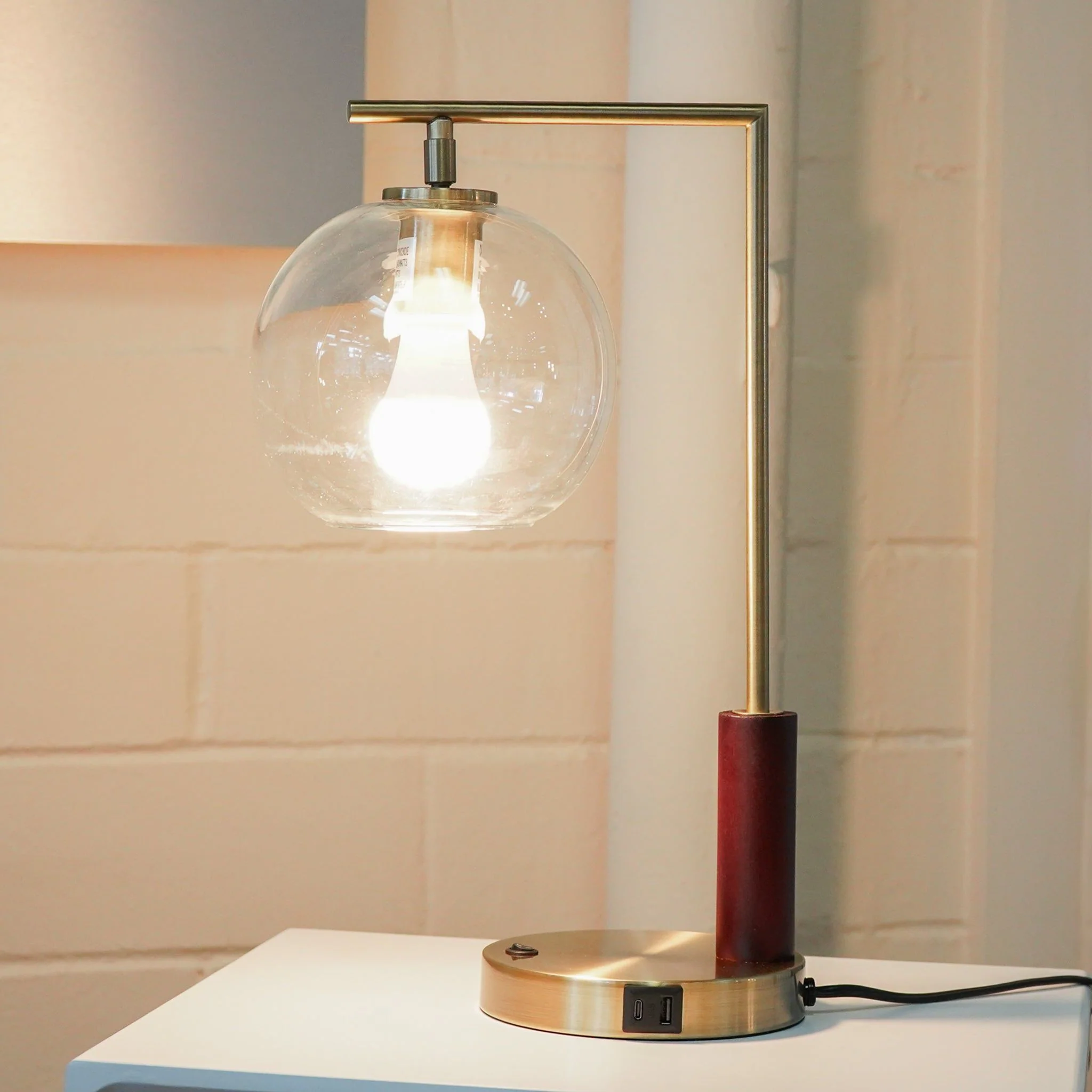 Villa - Desk Lamp - Gold - Image 4